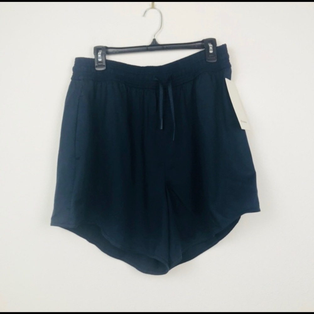 Lululemon feeling femme Navy shorts